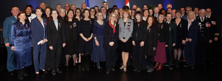 Médaille du couronnement du roi Charles 111 20241207 cérémonie médcour hec grand montréal 044