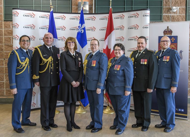 Cérémonie officielle de consécration et présentation des nouveaux drapeaux du 2e Bataillon du Royal 22e Régiment remise médaille du roi 23 mars 2025