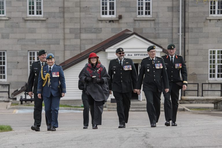 Cérémonie officielle de consécration et présentation des nouveaux drapeaux du 2e Bataillon du Royal 22e Régiment a modifier