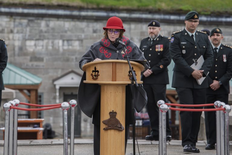 Cérémonie officielle de consécration et présentation des nouveaux drapeaux du 2e Bataillon du Royal 22e Régiment r22er